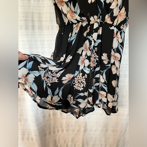 Romper - Picture 2 of 4